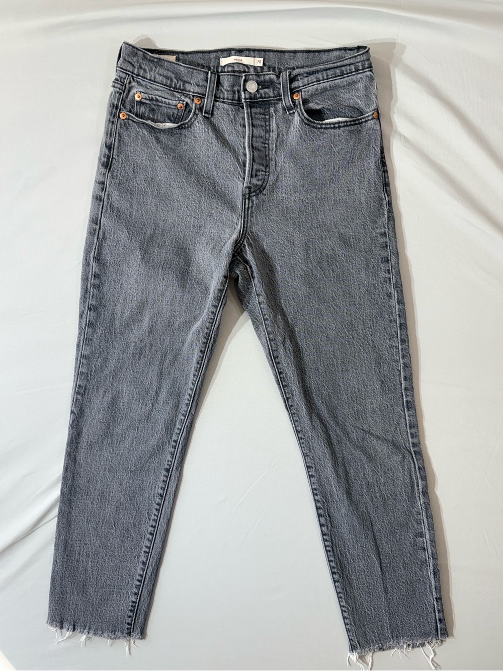 Levi’s Premium Wedgie High-Rise washed Gray Straight-Leg Jeans 28 Raw hem casual